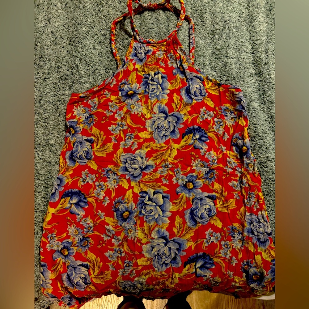 American Eagle Outfitters - size XS
Dress comes right above knees, gently worn